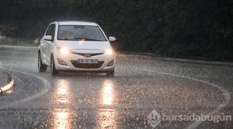 İzmir'de sağanak etkili oldu
