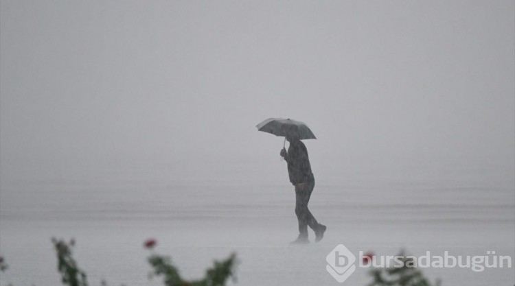 İzmir'de sağanak etkili oldu
