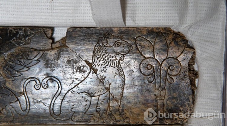 Hattuşa Antik Kenti'nde fil dişinden yapılmış 2 bin 800 yıllık süsleme parçası bulundu

