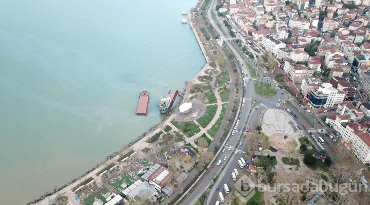 Zonguldak'ta ortadan ikiye ayrılan gemiden havadan görüntüler...