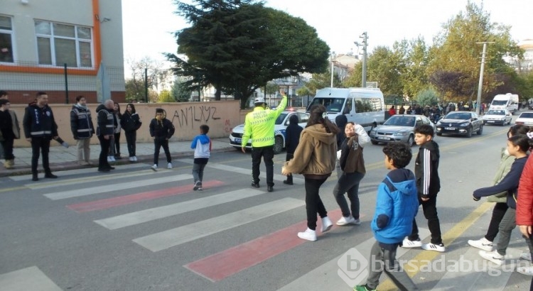 Kırşehir'de polis ekipleri okul çevrelerinde denetimlerini artırdı