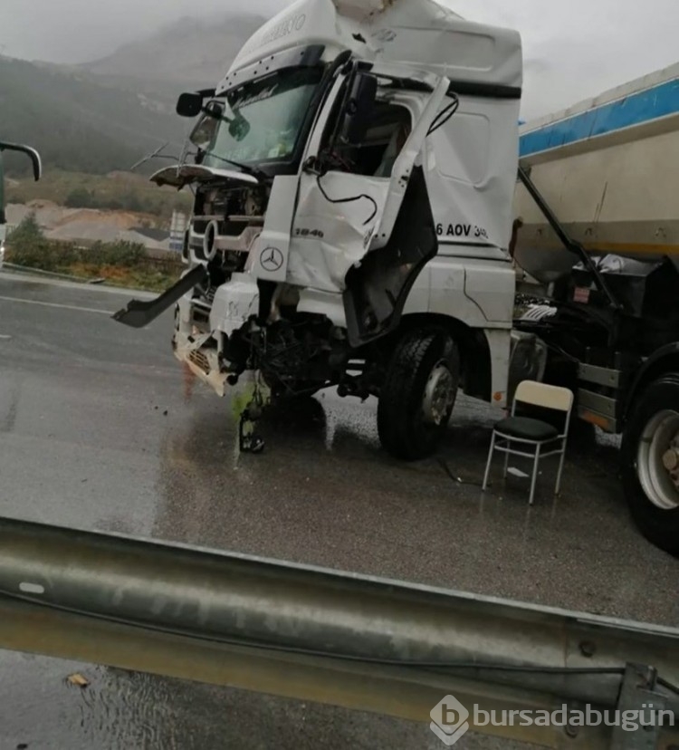 Bursa'da yolcu otobüsü, hafriyat kamyonuna çarptı!