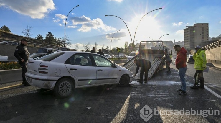 Ankara'da 14 aracın karıştığı zincirleme kaza: 7 yaralı

