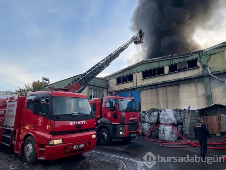 Gaziantep'te geri dönüşüm fabrikasında yangın
