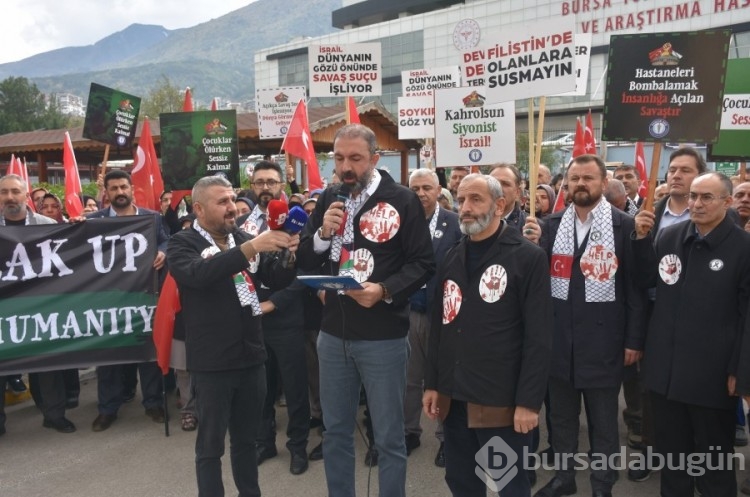 Bursa'da sağlık çalışanları Gazze için siyah önlük giydi