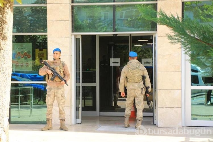 Muhtarı, şikayetini geri çekmediği için öldürmüş
