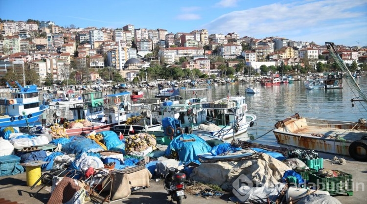 Karadeniz Ereğli'deki fırtına balıkçıları da etkiledi
