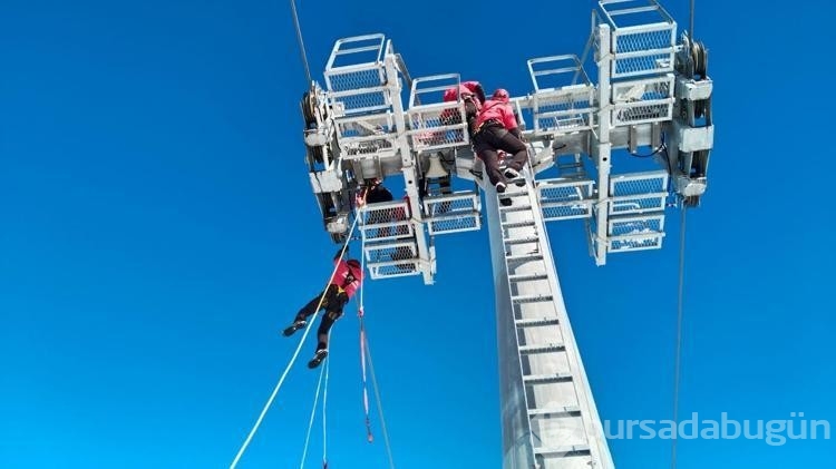JAK timlerinden kayak merkezinde kurtarma tatbikatı
