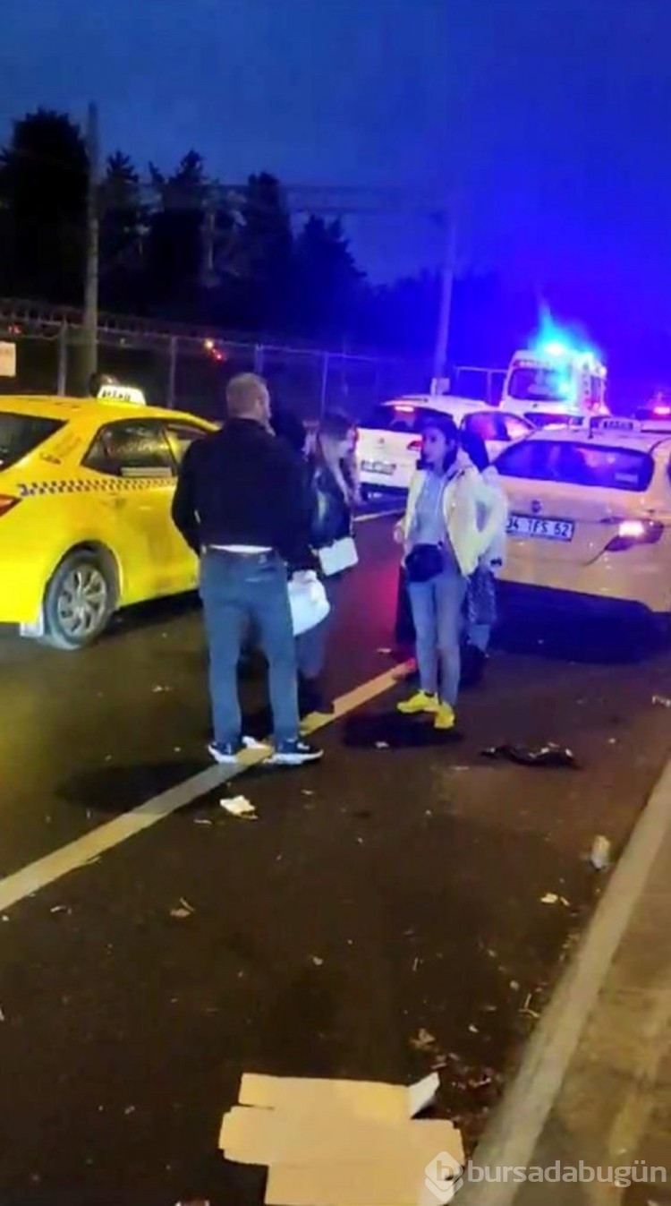 Gideceği yeri beğenmeyen taksici aracını yolun ortasında bıraktı: "Alın taksiyi gidin"
