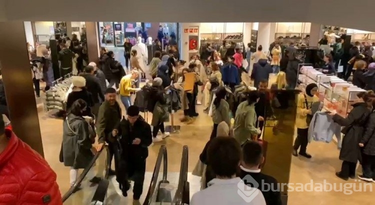 AVM'lerde efsane cuma yoğunluğu