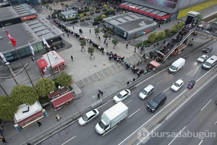 AVM'lerde efsane cuma yoğunluğu
