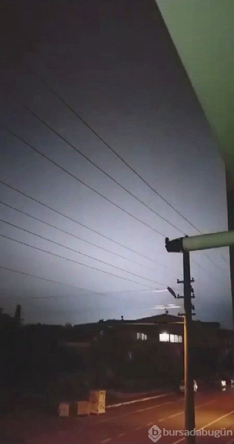 Beyaz ışık yayıldı, elektrikler kesildi
