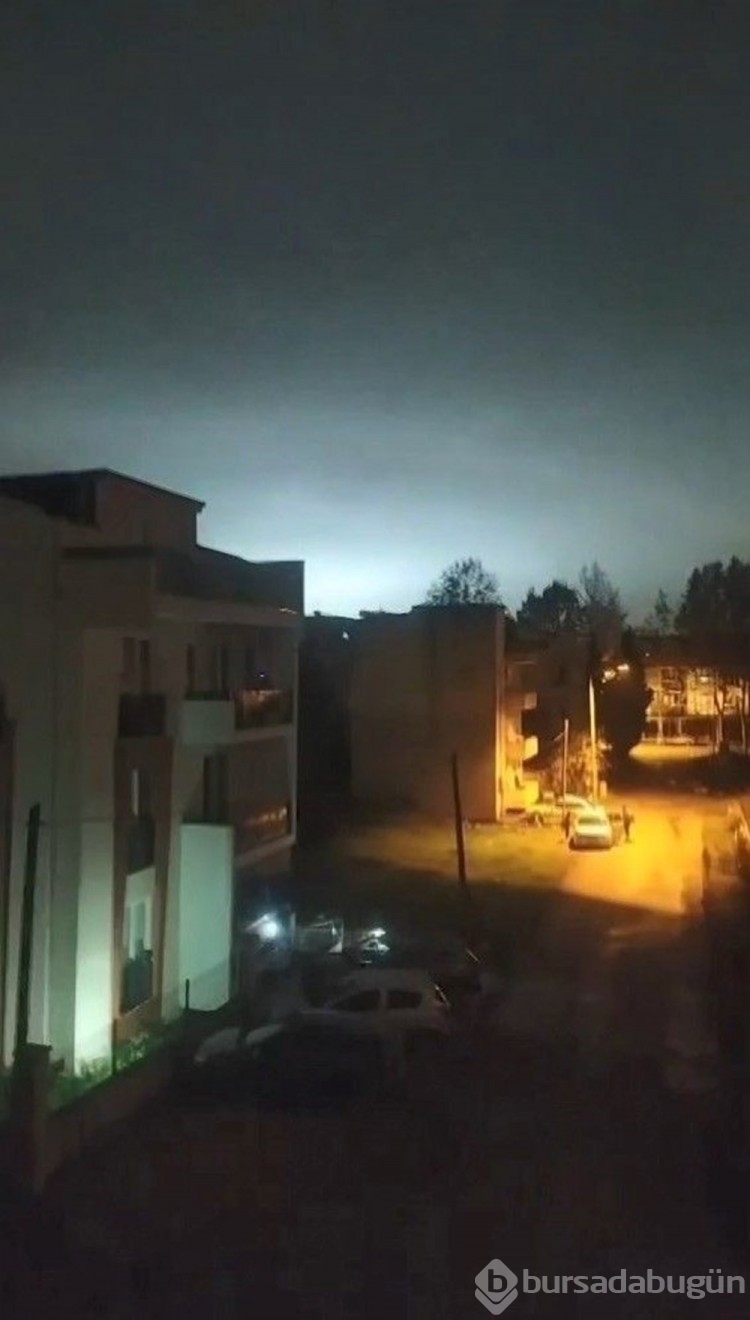 Beyaz ışık yayıldı, elektrikler kesildi

