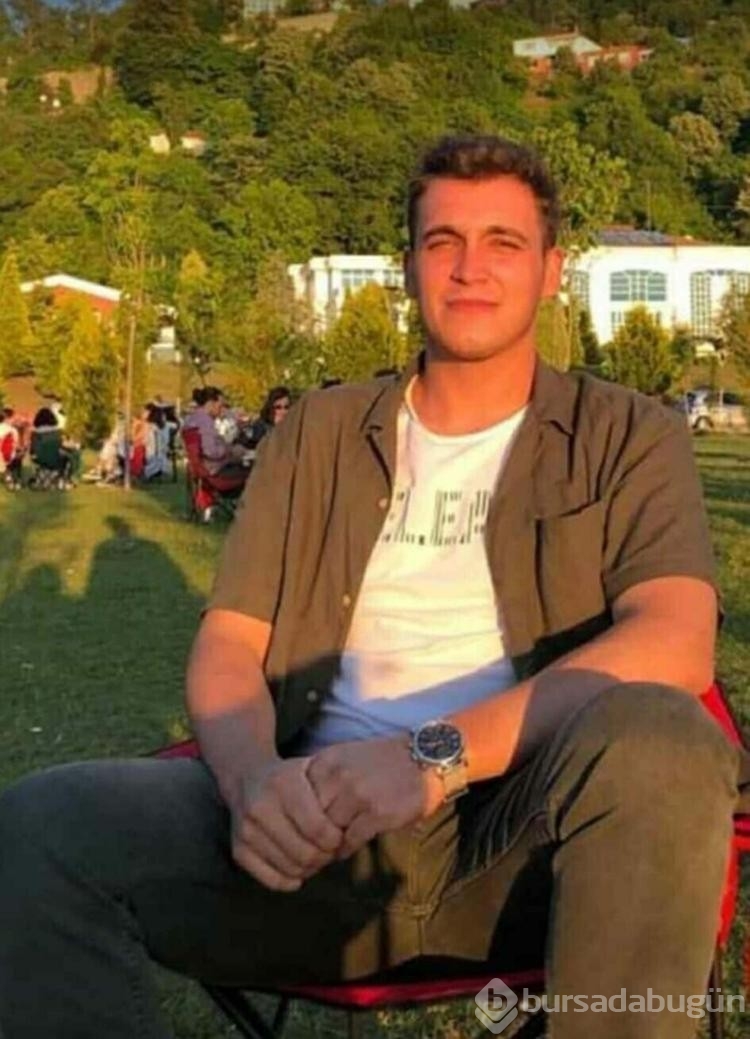 Madendeki göçükte ölen oğlunun mezarına kapanıp gözyaşı döktü
