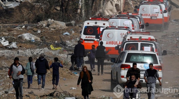 Ateşkesin ardından Filistinliler Gazze'deki yıkılan evlerine geri dönüyor