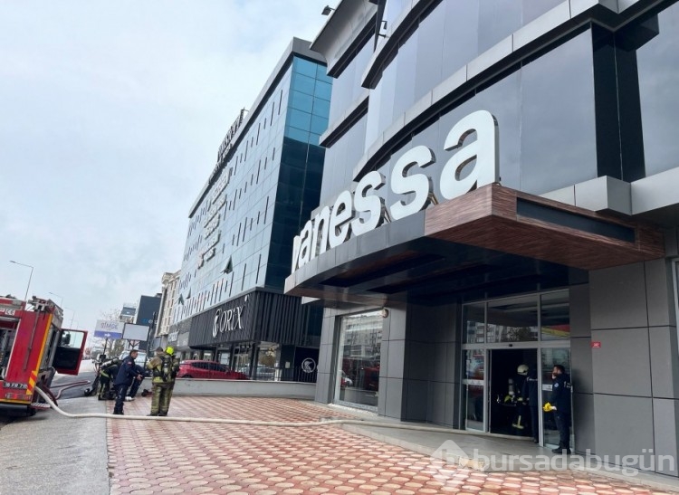 Bursa'da mağazada korkutan yangın!