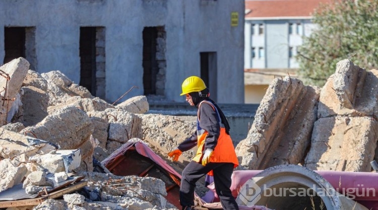 "Asrın felaketi" binlerce kişiyi AFAD gönüllüsü yaptı