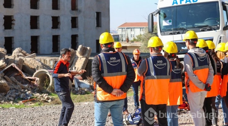 "Asrın felaketi" binlerce kişiyi AFAD gönüllüsü yaptı