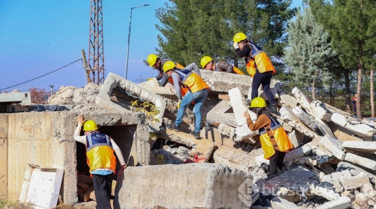 "Asrın felaketi" binlerce kişiyi AFAD gönüllüsü yaptı