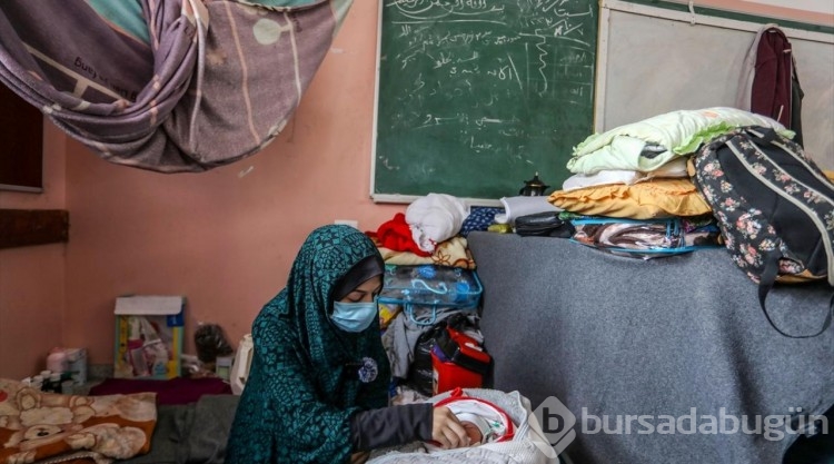 İsrail'in saldırılarından korunmak için saklandığı okulda doğum yaptı