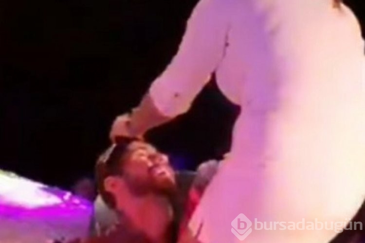 Brezilyalı şarkıcının şoke eden sahne performansı...
