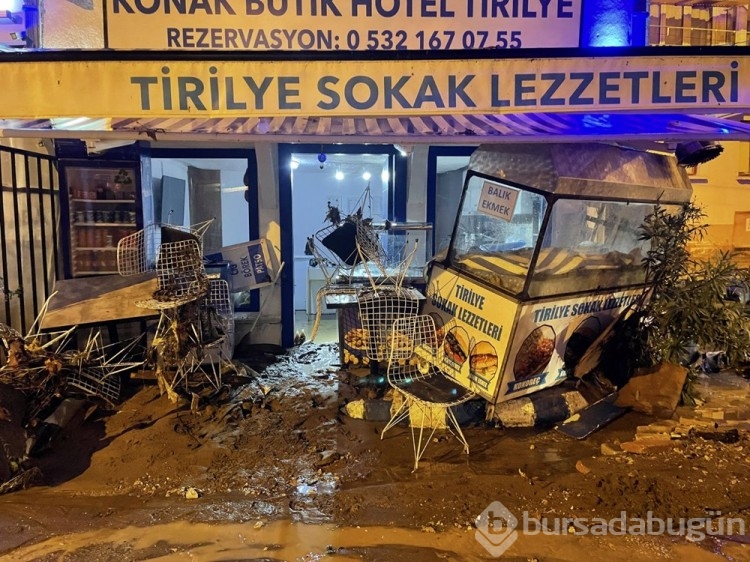 Bursa'da sağanak yağış sele dönüştü: Dereler taştı, yollar göle döndü
