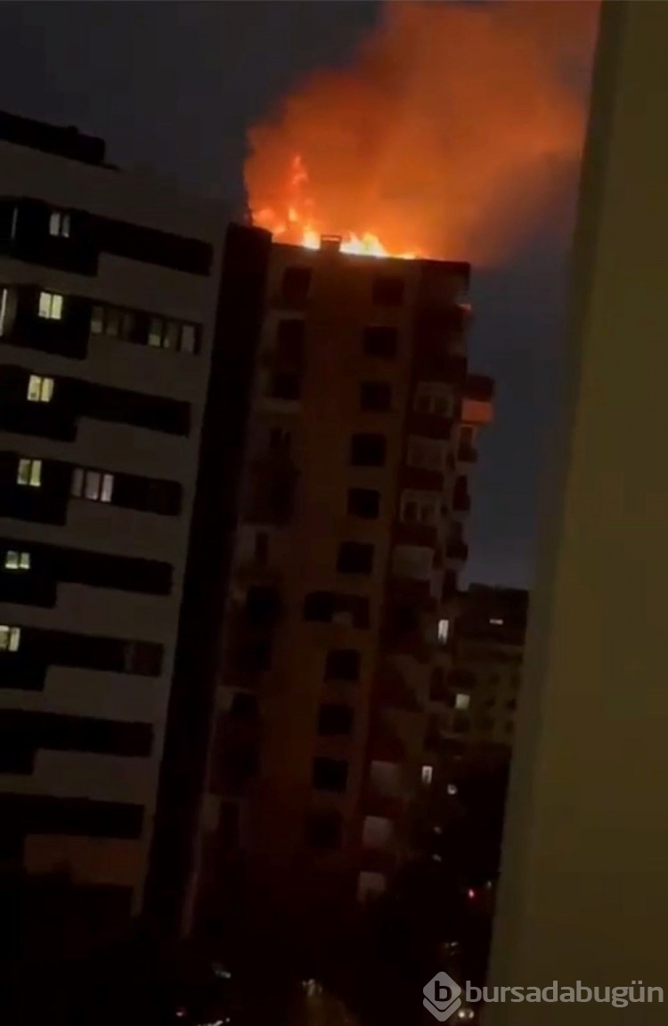 İstanbul'da sağanak ve fırtına hayatı felç etti
