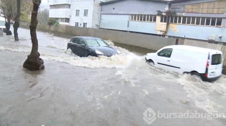 İstanbul'da fırtına: 1 can kaybı

