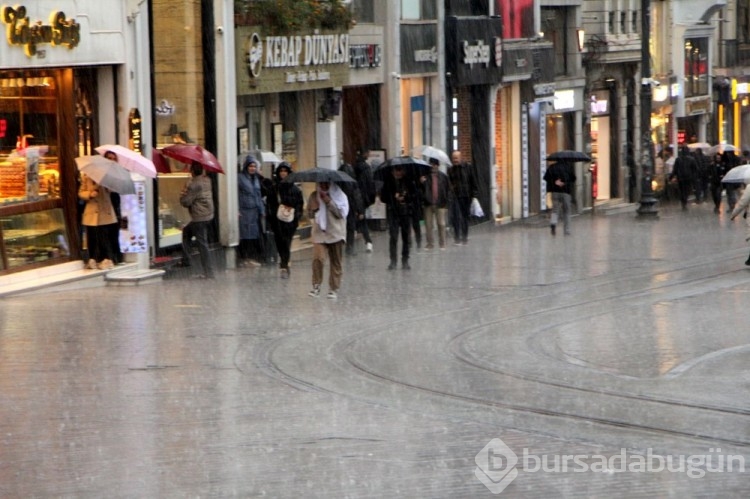 İstanbul'da fırtına: 1 can kaybı
