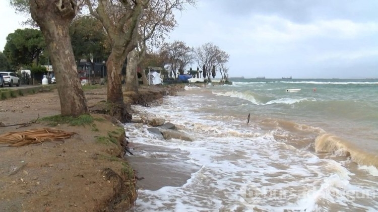 İstanbul'da fırtına: 1 can kaybı
