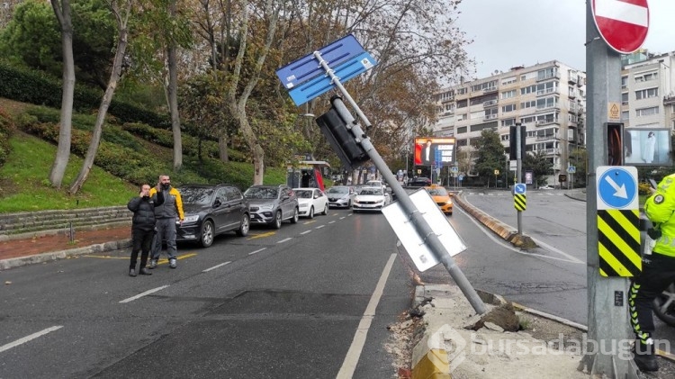 İstanbul'da fırtına: 1 can kaybı
