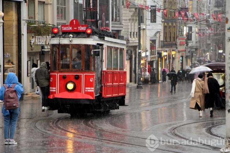 İstanbul'da fırtına: 1 can kaybı
