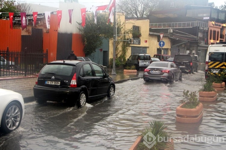İstanbul'da fırtına: 1 can kaybı
