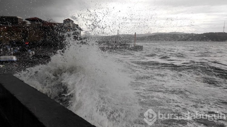 İstanbul'da fırtına: 1 can kaybı

