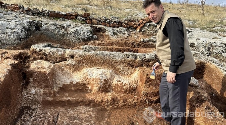 Perre Antik Kenti'nde 1800 yıllık boğa başı kabartması bulundu

