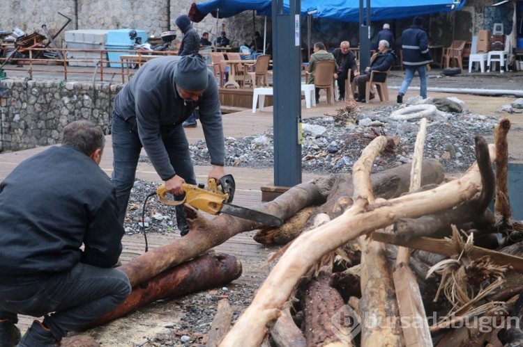 Zonguldak'ta deniz çöplüğe döndü
