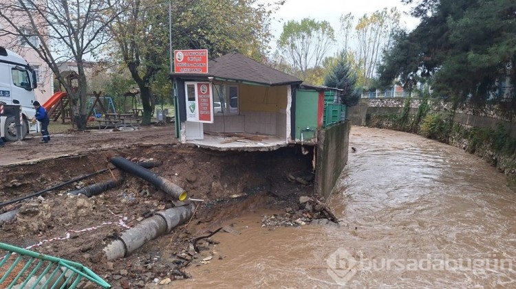 Dere kenarında bulunan taksi durağının altındaki toprak kaydı
