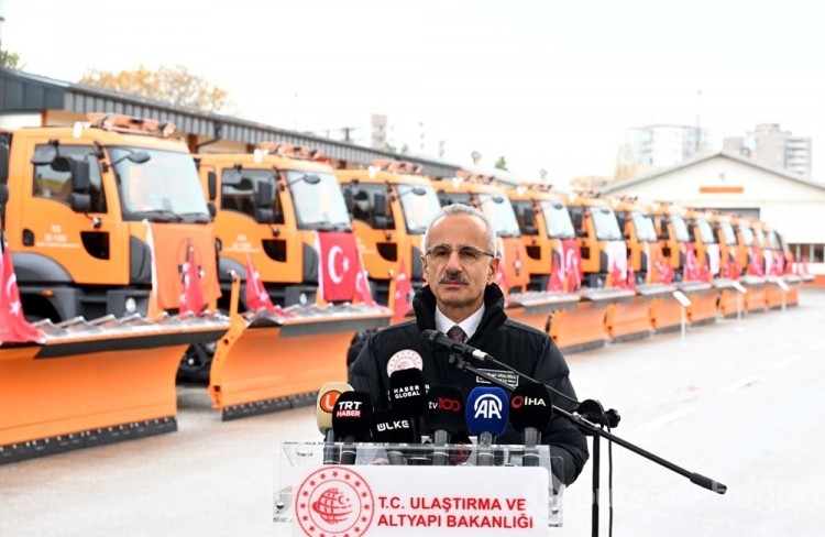 Ulaştırma ve Altyapı Bakanlığı kara yollarında kar ve buzla mücadele için hazır
