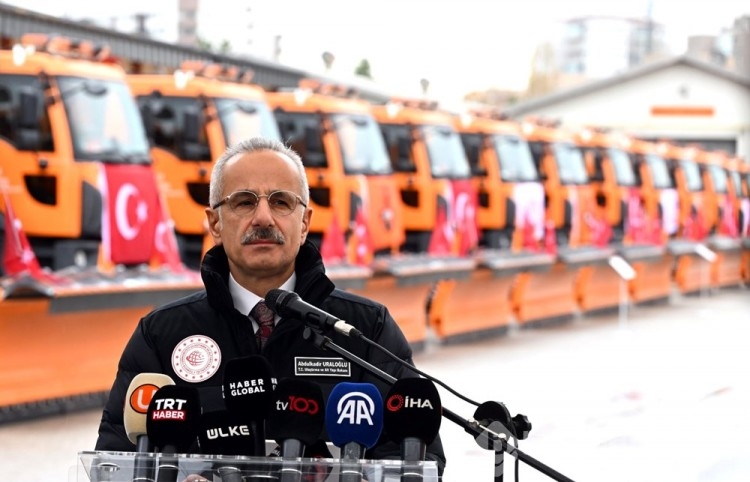 Ulaştırma ve Altyapı Bakanlığı kara yollarında kar ve buzla mücadele için hazır
