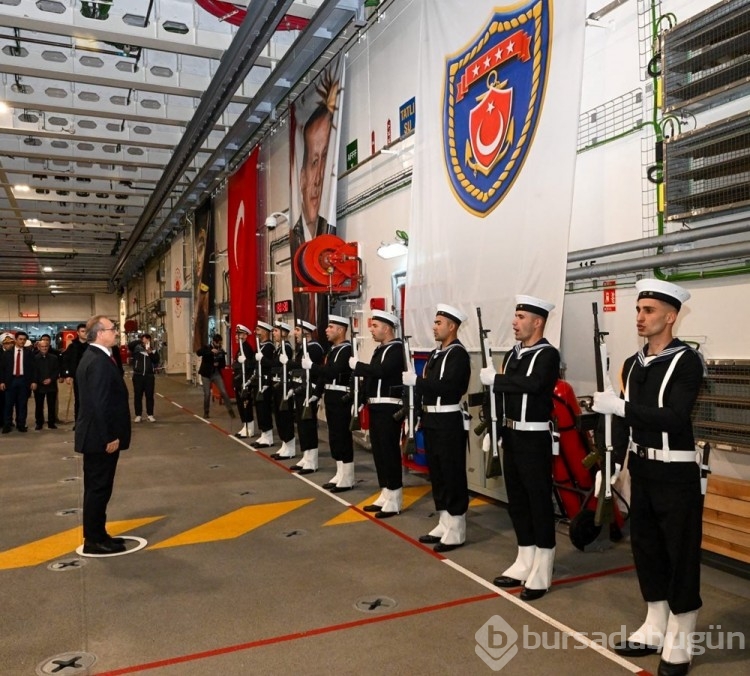 TCG Anadolu, Kocaeli'de ziyarete açıldı
