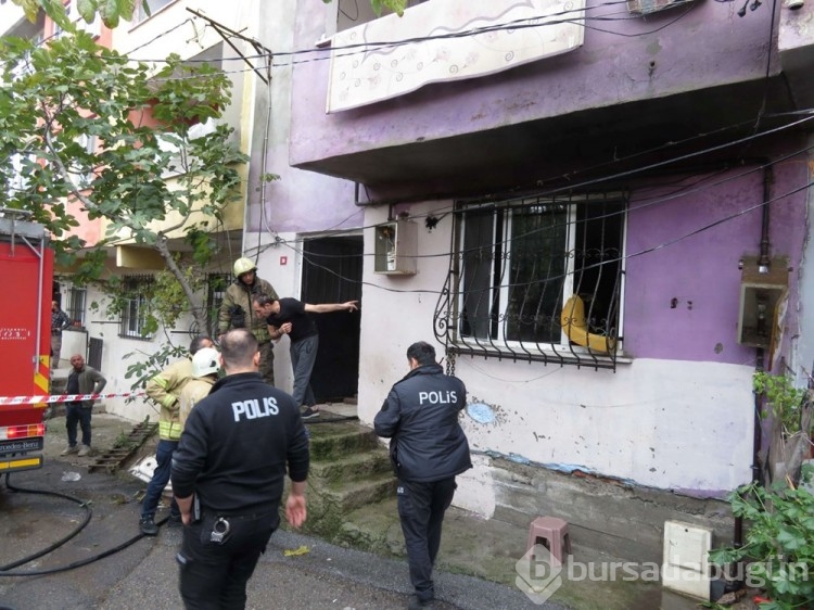 Ümraniye'de yangın: Mahsur kalan 2 kişiyi komşuları kurtardı
