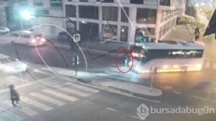 Yaya geçidinde minibüs çarpan Esra yaşamını yitirdi
