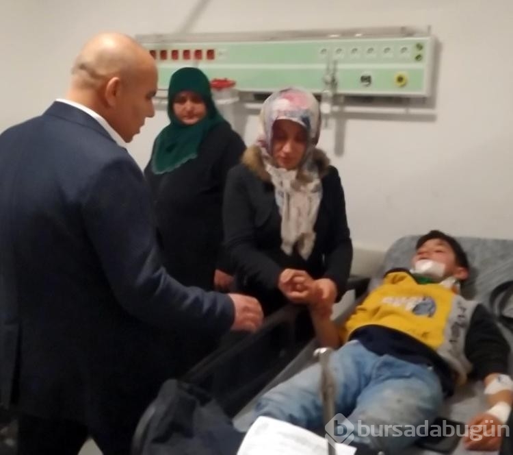 Okul servisi ile kamyonet çarpıştı; 2'si ağır, 20 öğrenci ile sürücü yaralı
