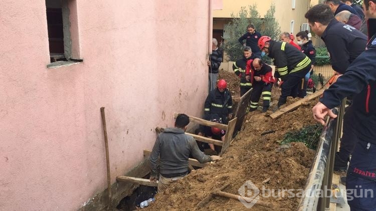 Villada toprak altında kalan işçi, 2 saatte kurtarıldı
