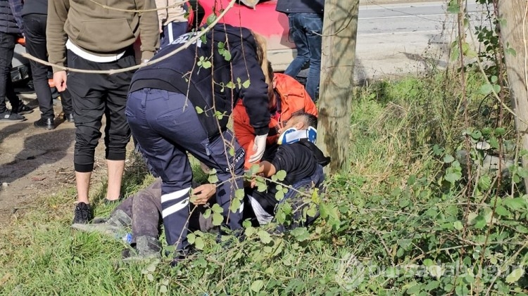 Otomobiller kafa kafaya çarpıştı: 1'i ağır, 3 yaralı
