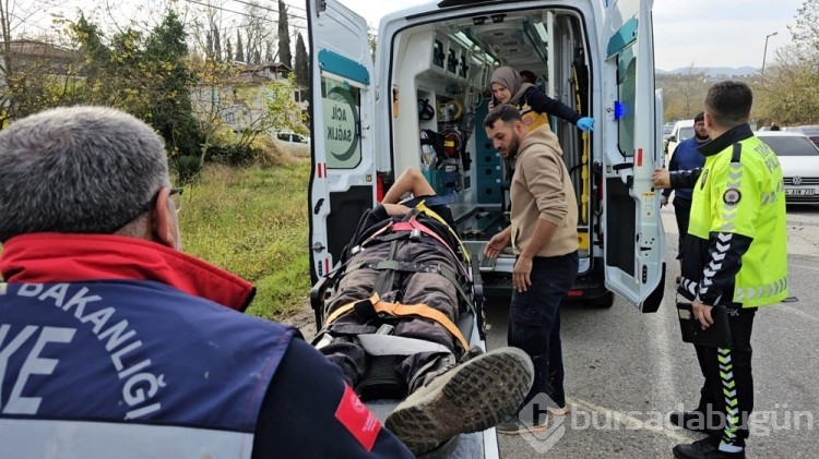 Otomobiller kafa kafaya çarpıştı: 1'i ağır, 3 yaralı
