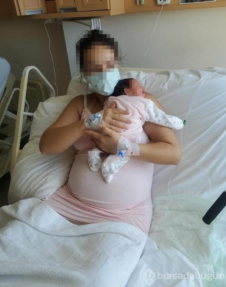Doğumda annenin vücudunda gazlı bez unutulmasına inceleme
