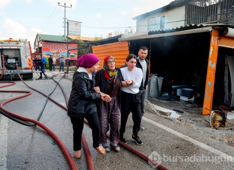 İş yeri yandı, çaresizce izledi
