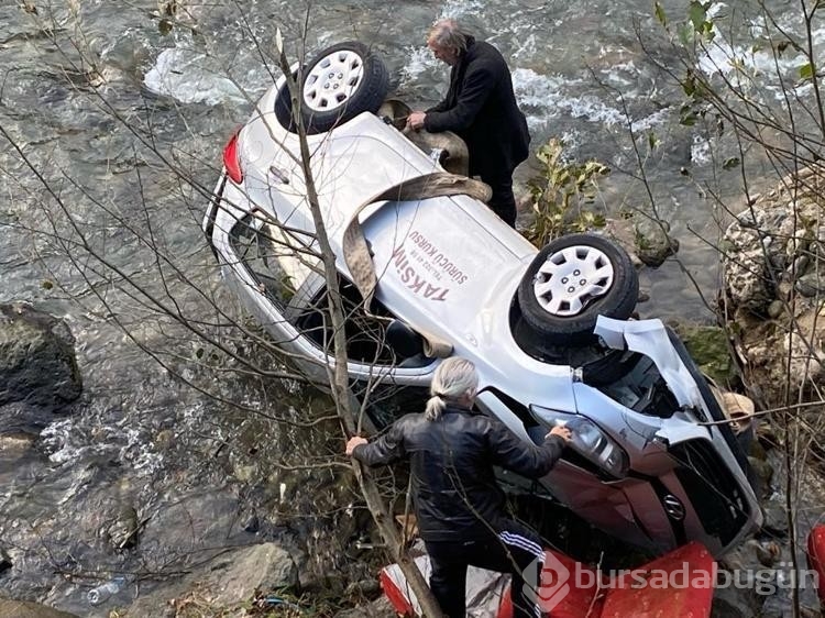 Sürücü adayının kullandığı otomobil dereye uçtu: 3 yaralı
