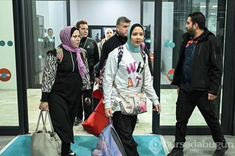 Gazze'den tahliye edilen Türk vatandaşları İstanbul'a geldi